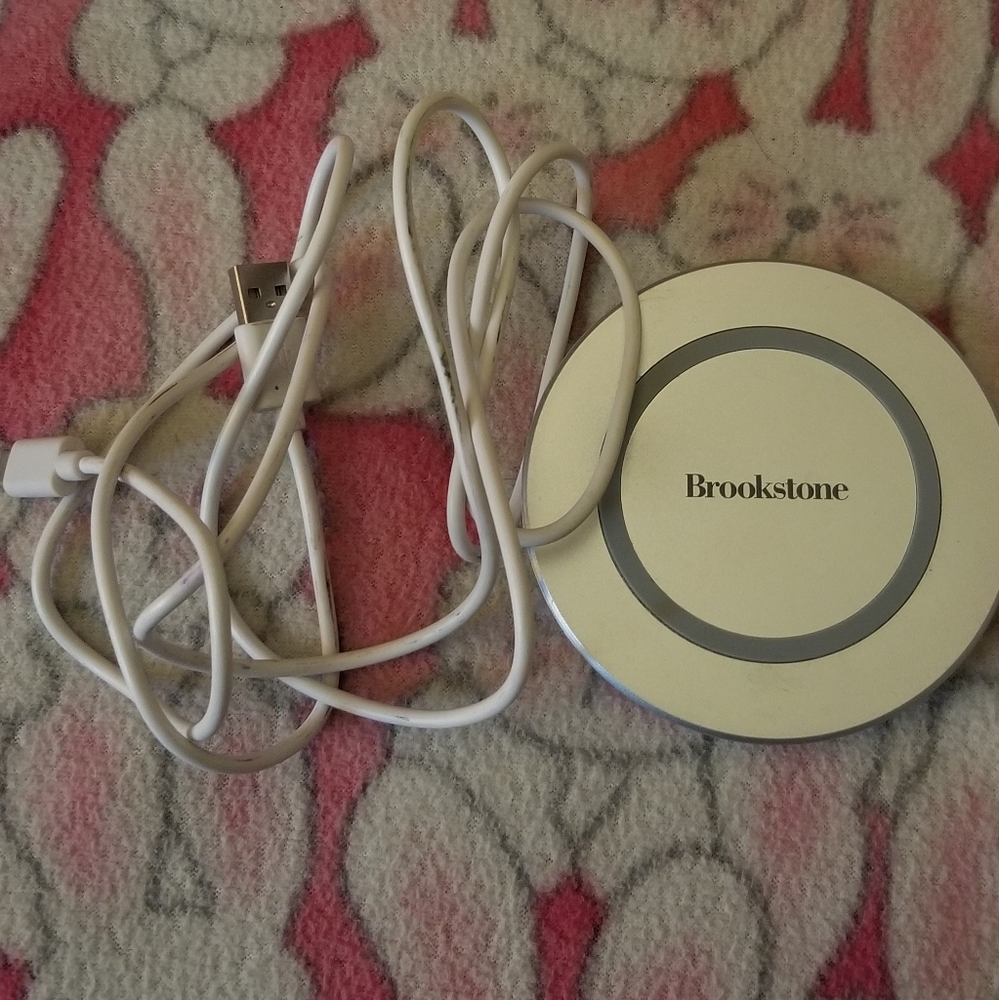 Brookstone charging pad